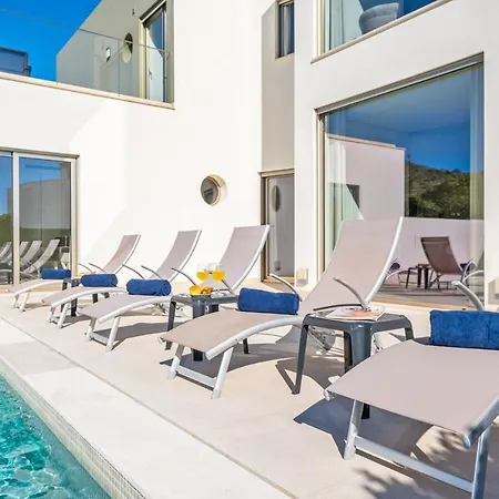 Laura By Algarve Vacation Villa